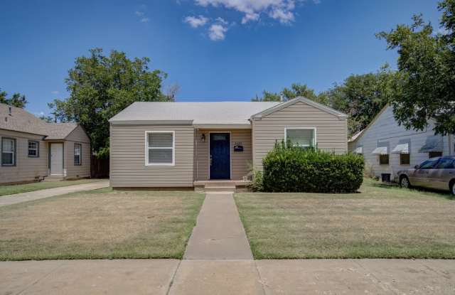 Pre-Leasing for Fall 2025 - Cute 2 Bedroom Home Located In Heart of Lubbock! photos photos