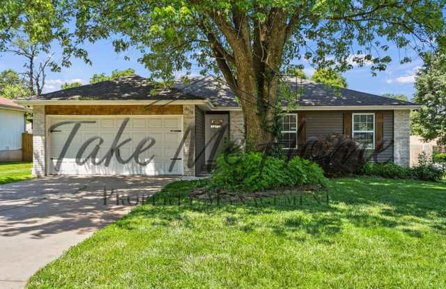 Beautifully updated 3 bedroom home in Kickapoo School District! - 3539 South Walnut Hill Drive, Greene County, MO 65807