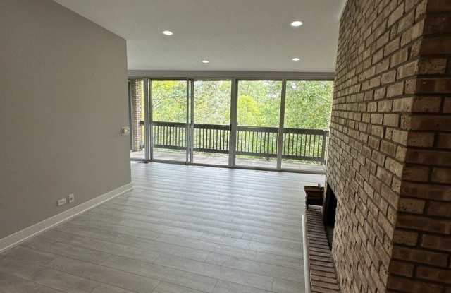 5700 Hillcrest Lane Gallery 3