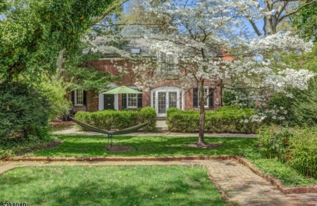 384 Warwick Ave - 384 Warwick Avenue, Essex County, NJ 07079