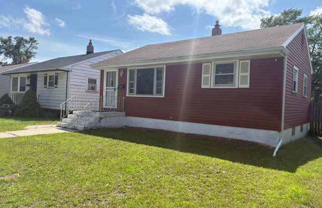 Home with finished basement and fenced in yard Gallery 4