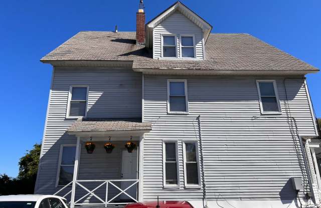 Location ! Excellent 6 BedRoom Availible. photos photos