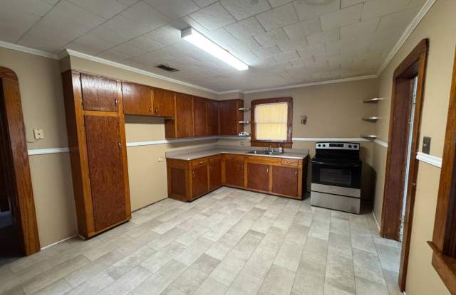 435 Aucoin Gallery 2
