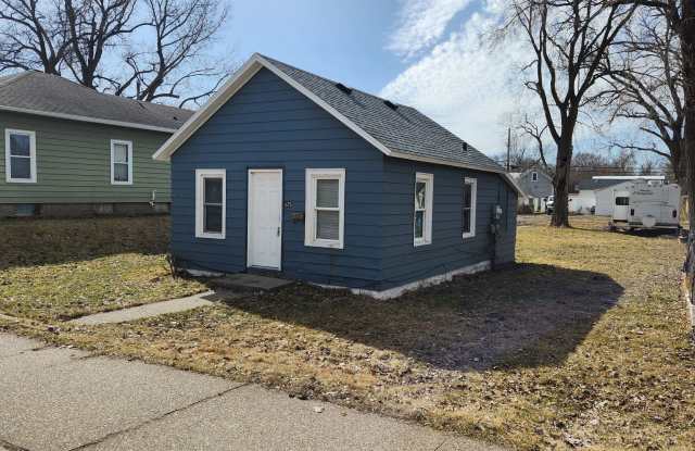Cozy House with Large Yard - 825 George Street, La Crosse, WI 54603