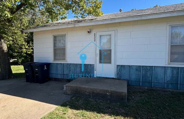 Two bed one bath duplex for rent NOW! Gallery 1