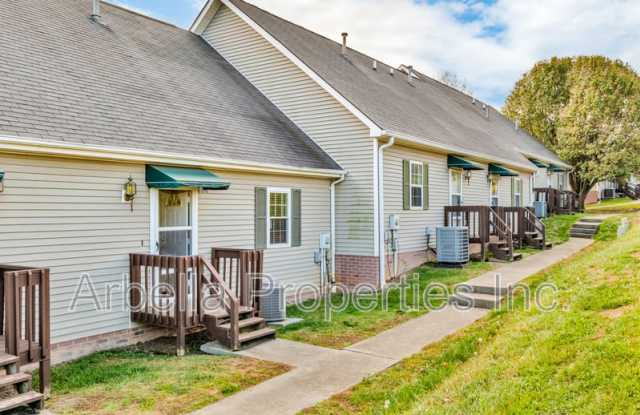 104 Cambridgeshire Ct - 104 Cambridgeshire Court, Johnson City, TN 37615