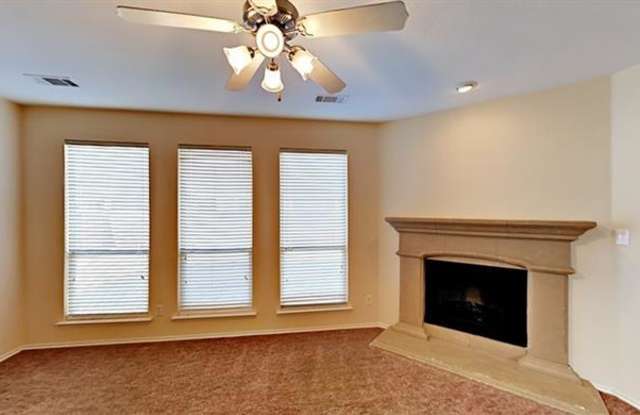 900 Pebblecreek Drive Gallery 2