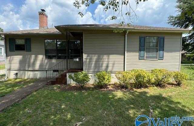 2707 Thornton Circle SW - 2707 Thornton Circle Southwest, Huntsville, AL 35801