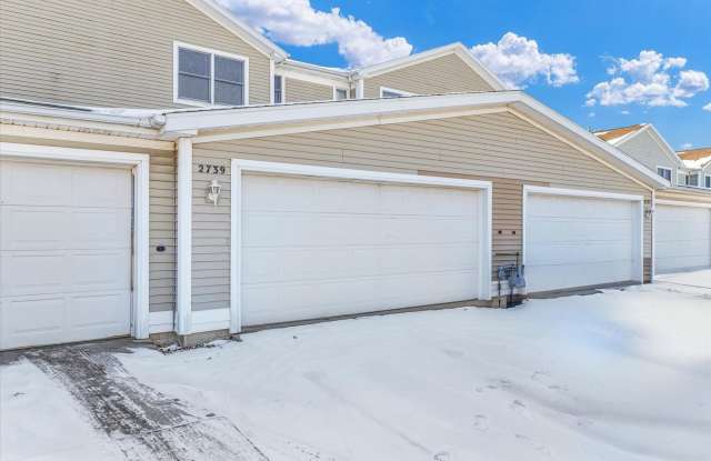 Spacious 3-Bed, 3.5-Bath Townhome with Attached Garage Overlooking Clearwater Park photos photos