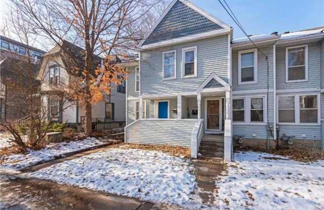 3 Bedroom 2 Bath Close to the U of M Available September 2027 Gallery 3