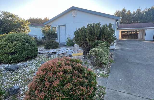 Beautiful 3 bedroom 2 bath home with a large carport in Bandon, OR. photos photos