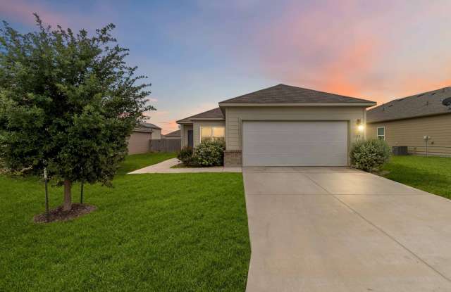Beautiful 3-bed, 2-bath home for lease in a fabulous Converse neighborhood! Gallery 1
