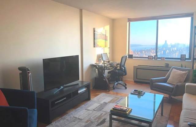 470 W 24th St - 470 West 24 Street, New York City, NY 10011