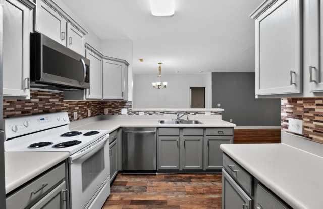 Move-In Ready Ballantyne Condo | 2BR + Office | Resort Amenities | Utilities Included - 16324 Redstone Mountain Lane, Charlotte, NC 28277