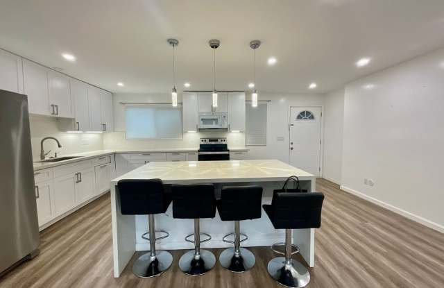 Spacious Duplex--5Beds, 2Baths Ground Floor Unit photos photos