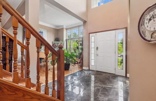 677 Montmorency Drive S Gallery 4