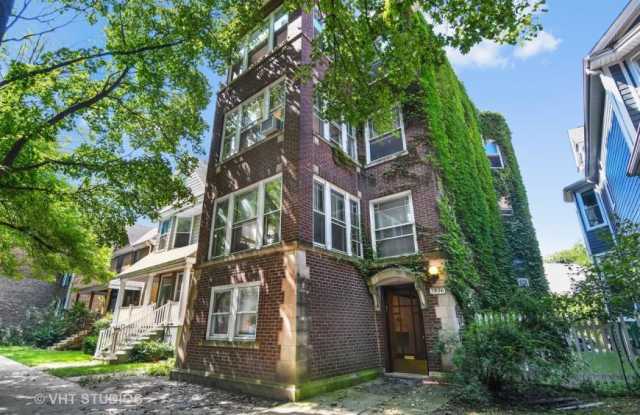 5826 N. Wayne Gallery 1