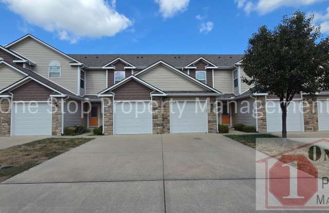 Charming 2 Bedroom / 2.5 Bathroom Townhome in Raymore!! Gallery 3