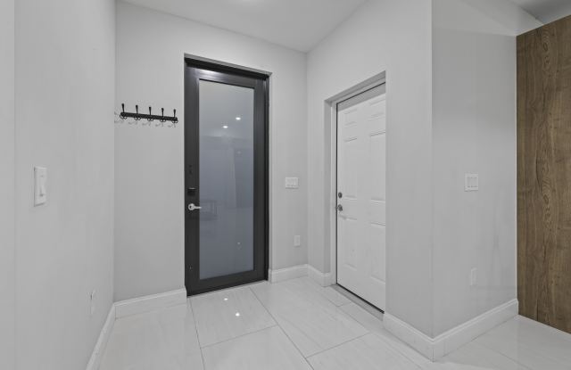 2906 65th Street West Gallery 2