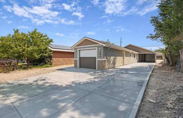 Remodeled 1 bed, 1 bath unit with City services included in rent Gallery 1
