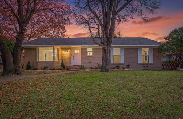 911 Fernwood Drive - 911 Fernwood Drive, Richardson, TX 75080