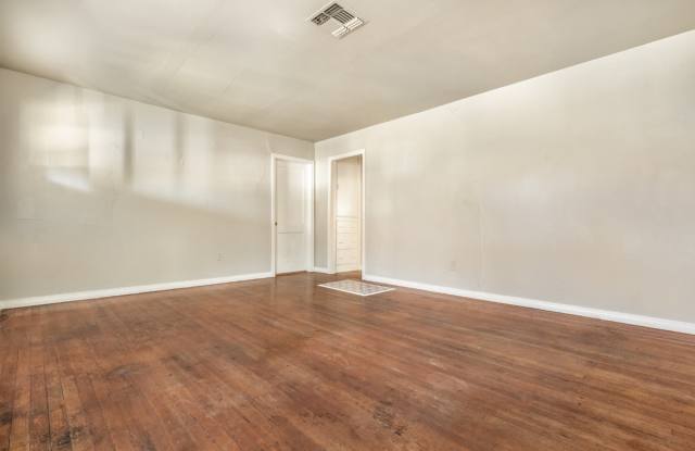 1216 East Campbell Street Gallery 3