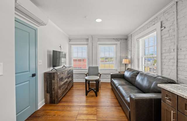300 Laurel StreetUnit 5 photos photos