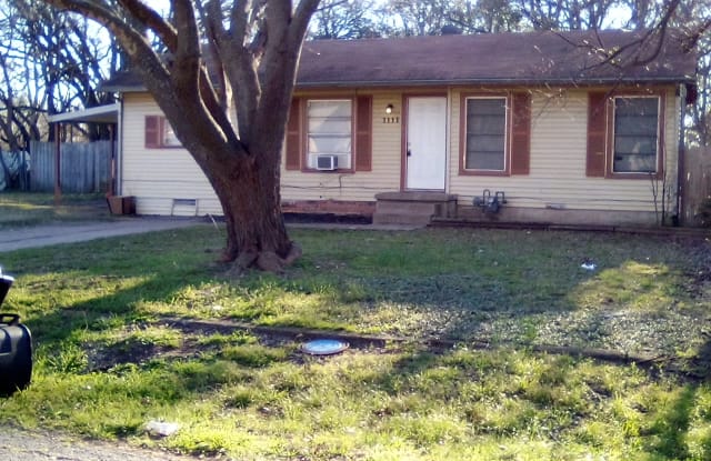1111 S Frances St - 1111 South Frances Street, Terrell, TX 75160