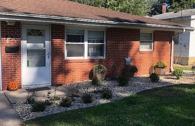 Charming 2 Bed, 1 Bath Home with Hardwood Floors photos photos