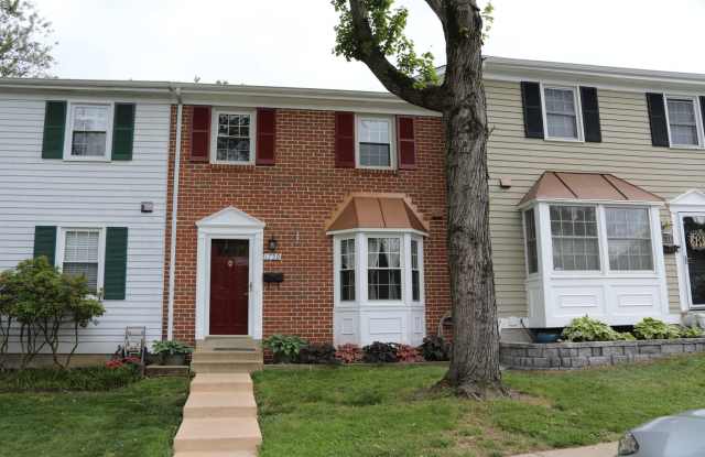 Stunning Crofton Townhome photos photos