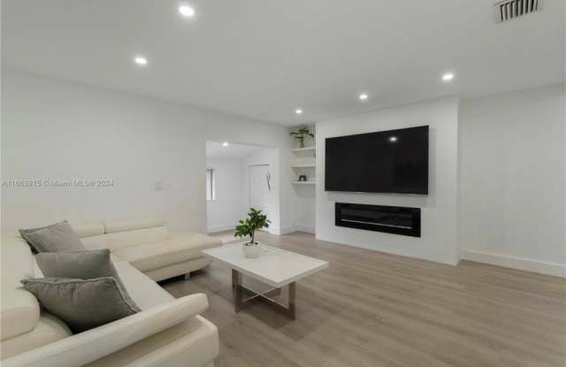 1417 Plunkett St photos photos