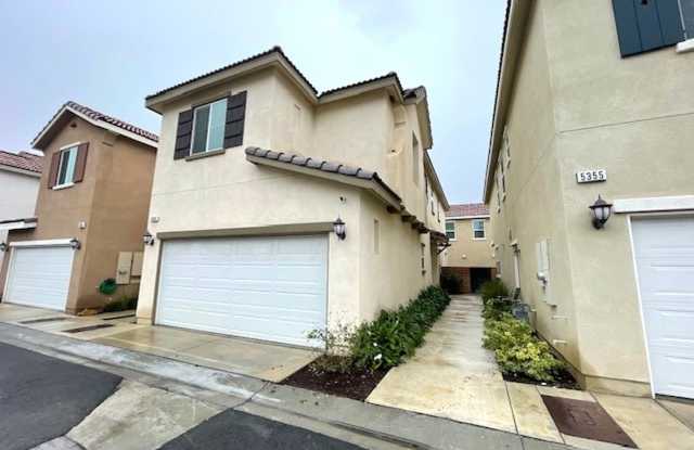 New 3.bedroom 2.5 bathroom House. Walking distance to Cal State University in San Bernardino photos photos