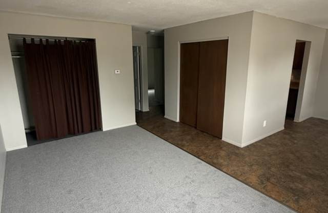 17th Place Apartments Gallery 2