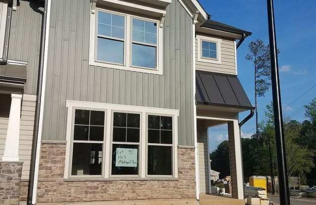 Room in 3 Bedroom Townhome at Metropolitan Dr photos photos