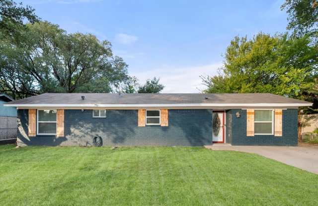 3514 Kings Circle Gallery 1