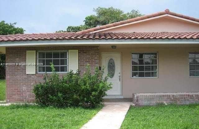 8947 NW 33rd St photos photos