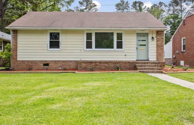 Luxury Remodeled 4 Bedrooms  2 Full Baths photos photos