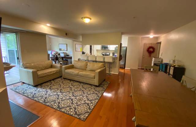 9816 LAKE POINTE COURT Gallery 2