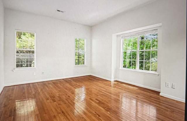 107 Bay Colony Court Gallery 3