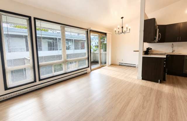 Bright 1 Bed / 1 Bath Apartment for Rent in North Seattle Private Balcony, Near Green Lake & Northgate! photos photos