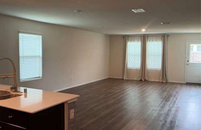 1602 Stonefield Drive Gallery 3