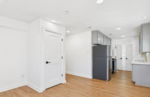 607 Foch Street Gallery 3