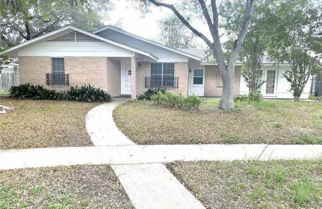 1403 Kingfisher Drive - 1403 Kingfisher Drive, Beeville, TX 78102