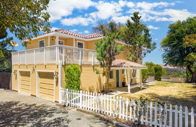 Panoramic Mt. Diablo Views | 4BR Home Minutes to Downtown Walnut Creek & BART Gallery 1