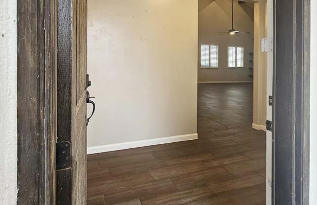 13185 TIVERTON Road Gallery 3