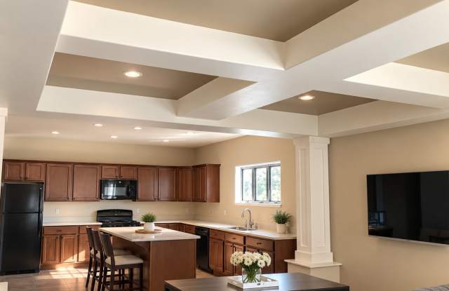 Spacious 5 Bedroom Condo Gallery 3