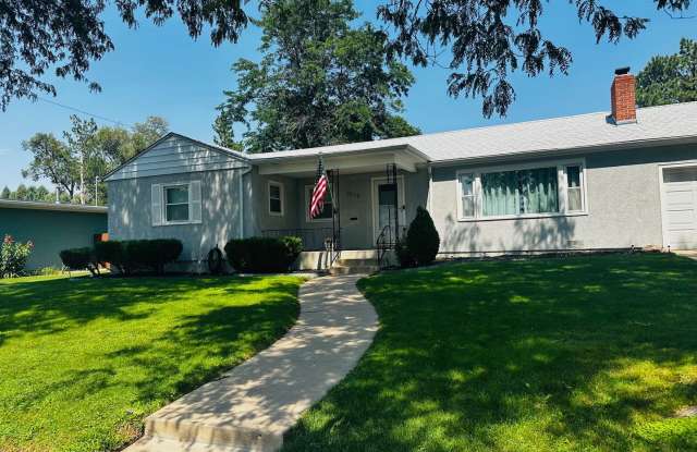 ALL PROSPECTIVE TENANTS MUST SUBMIT A $58 NON-REFUNDABLE APPLICATION FEE PER APPLICANT ONLINE AND BE PRE-QUALIFIED PRIOR TO ANY SHOWINGS photos photos