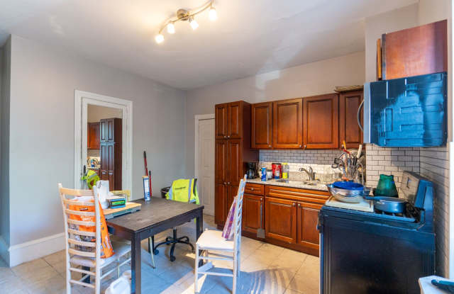 Large One bedroom Melrose area Gallery 2