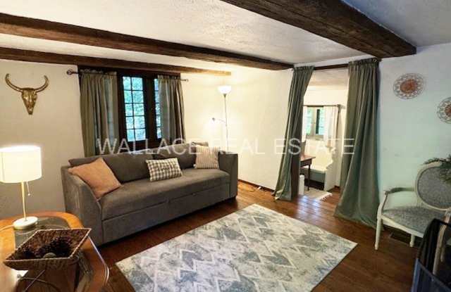 COZY 1 BEDROOM FULLY FURNISHED COTTAGE IN WEST KNOXVILLE!! Gallery 3