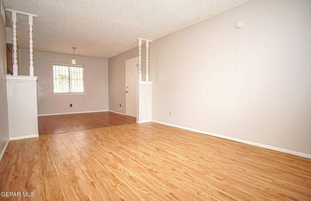 8548 ARBOLEDA Drive Gallery 3